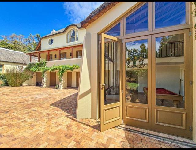 9 BEDROOM HOUSE FOR SALE IN CONSTANTIA